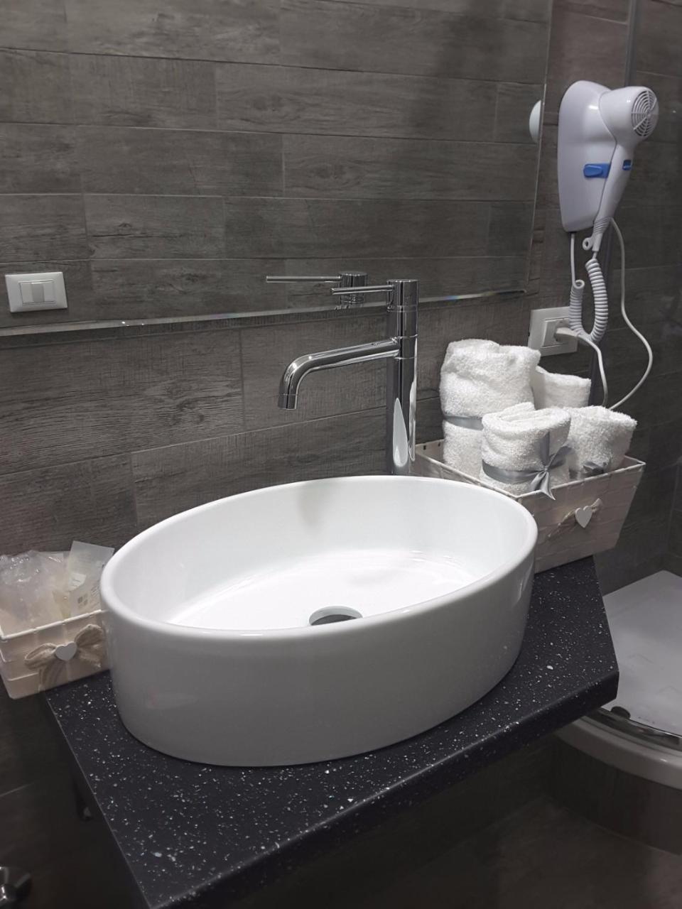 B&B Abatjour - Ambiente Sanificato - Test Antilegionella Assolto Фоджа Екстер'єр фото