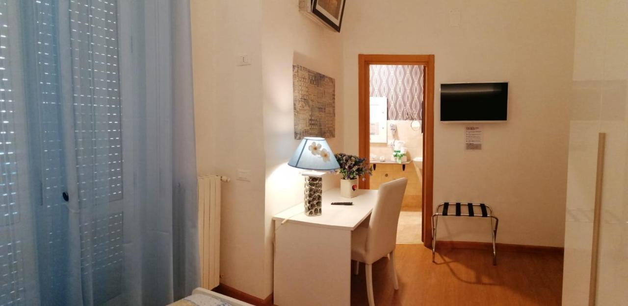 B&B Abatjour - Ambiente Sanificato - Test Antilegionella Assolto Фоджа Екстер'єр фото