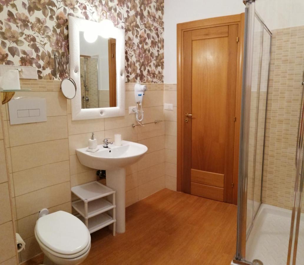 B&B Abatjour - Ambiente Sanificato - Test Antilegionella Assolto Фоджа Екстер'єр фото